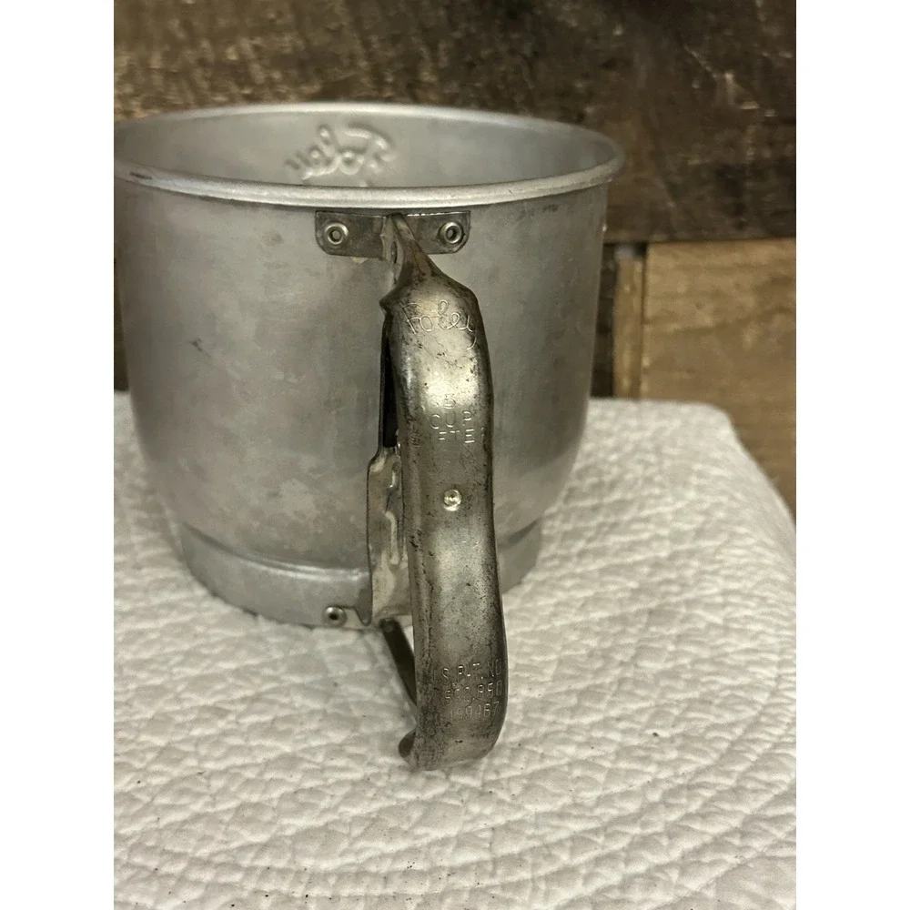 Vintage Foley 5 Cup Sifter ~ Aluminum with Action Handle Made‎ in USA